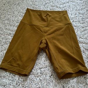 EUC Lululemon 8” Align Short